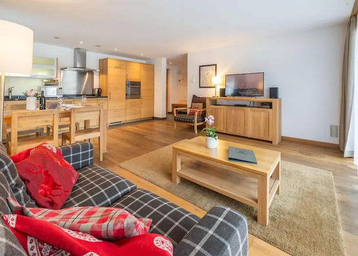 Center Peak Apartment *