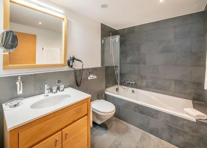 Center Peak Apartment